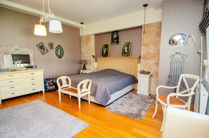 فيلا 6 + 2 في وسط لارا أنطاليا 200 م إلى البحر