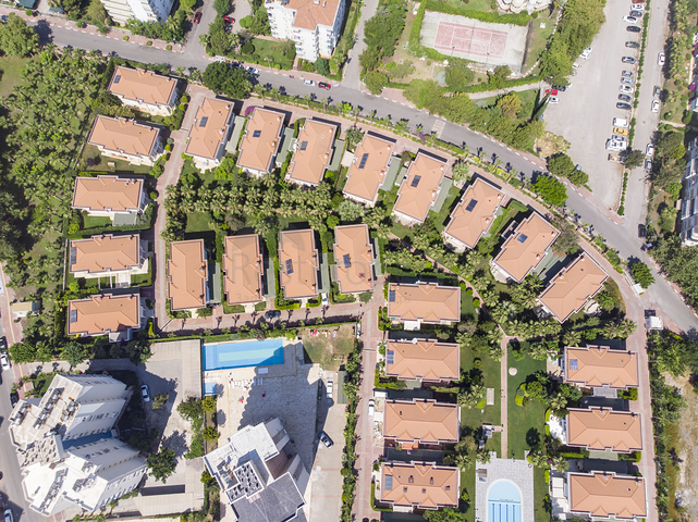 فيلا 6 + 2 في وسط لارا أنطاليا 200 م إلى البحر