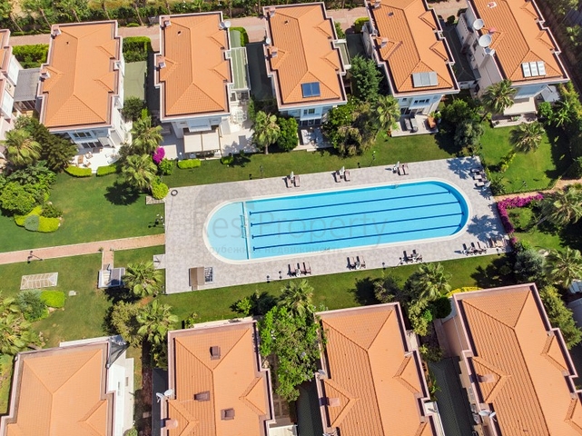 فيلا 6 + 2 في وسط لارا أنطاليا 200 م إلى البحر