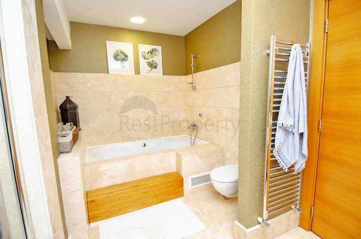 فيلا 6 + 2 في وسط لارا أنطاليا 200 م إلى البحر