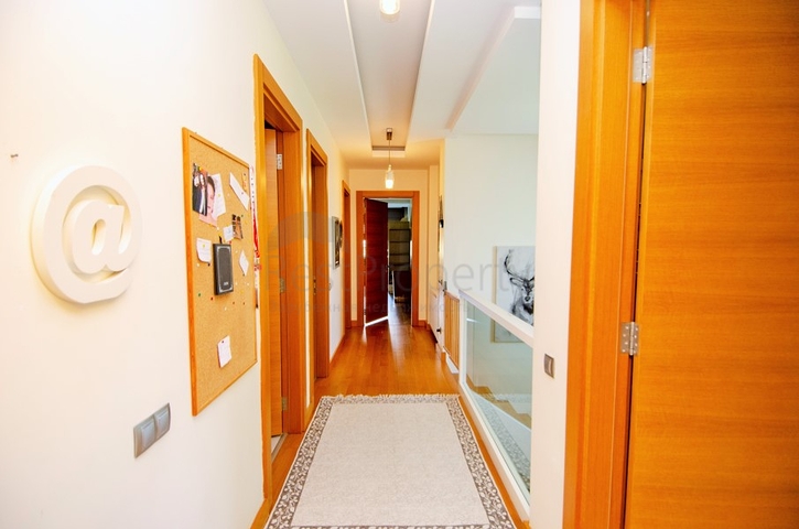 فيلا 6 + 2 في وسط لارا أنطاليا 200 م إلى البحر