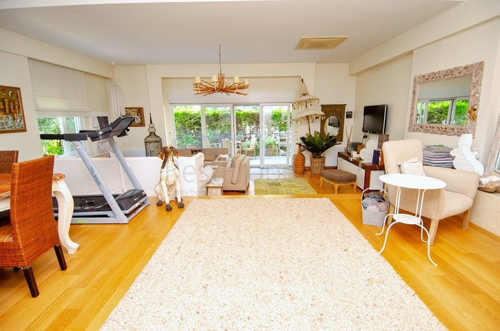 فيلا 6 + 2 في وسط لارا أنطاليا 200 م إلى البحر