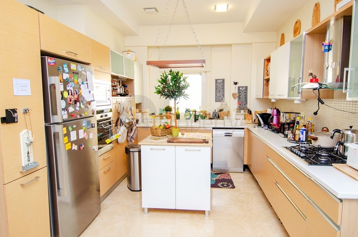 فيلا 6 + 2 في وسط لارا أنطاليا 200 م إلى البحر