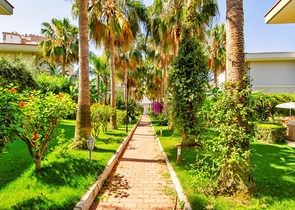 فيلا 6 + 2 في وسط لارا أنطاليا 200 م إلى البحر