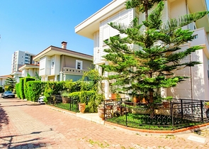 فيلا 6 + 2 في وسط لارا أنطاليا 200 م إلى البحر