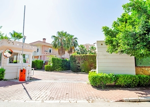 فيلا 6 + 2 في وسط لارا أنطاليا 200 م إلى البحر