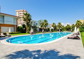 فيلا 6 + 2 في وسط لارا أنطاليا 200 م إلى البحر