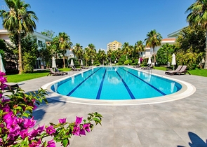 فيلا 6 + 2 في وسط لارا أنطاليا 200 م إلى البحر