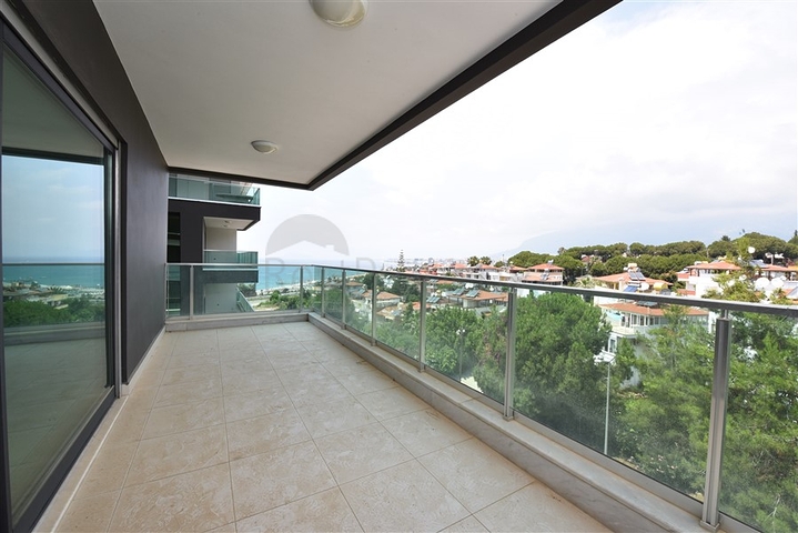 اطلالة بحر - غرفتي نوم وصالة  في كارجي جاك 