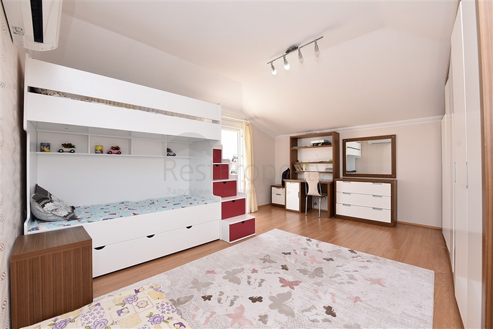 دوبلكس مؤثثة في مركز الانيا 