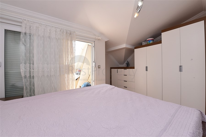 دوبلكس مؤثثة في مركز الانيا 