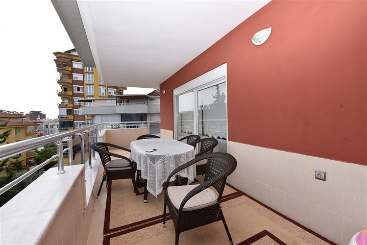 دوبلكس مؤثثة في مركز الانيا 