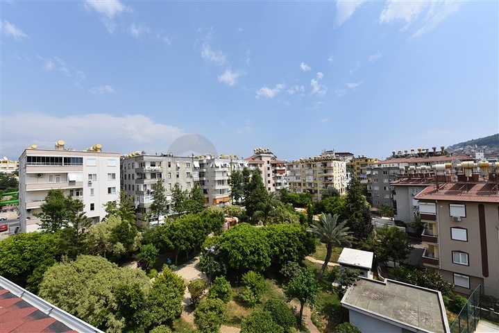 دوبلكس مؤثثة في مركز الانيا 