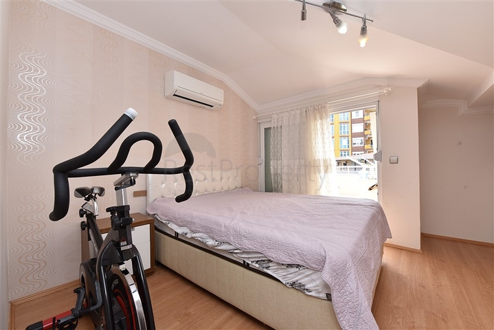 دوبلكس مؤثثة في مركز الانيا 