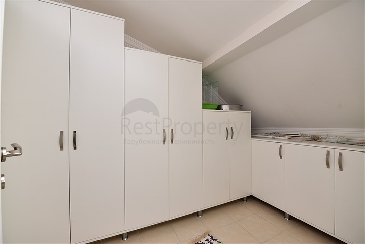 دوبلكس مؤثثة في مركز الانيا 