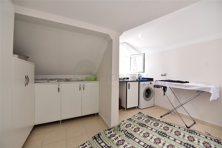 دوبلكس مؤثثة في مركز الانيا 