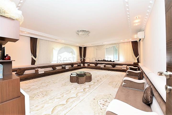 دوبلكس مؤثثة في مركز الانيا 