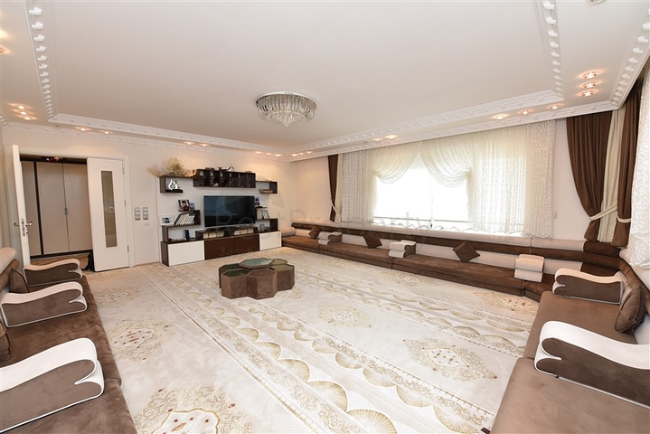 دوبلكس مؤثثة في مركز الانيا 