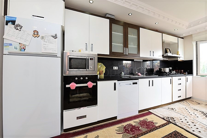 دوبلكس مؤثثة في مركز الانيا 