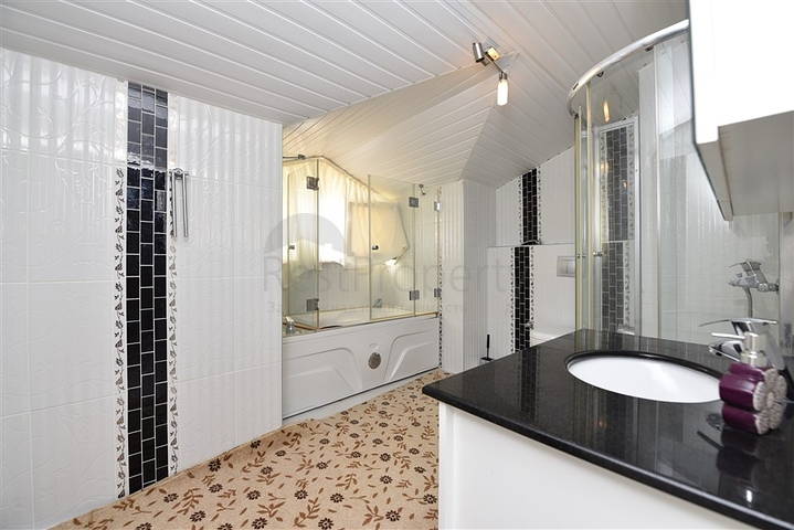 دوبلكس مؤثثة في مركز الانيا 