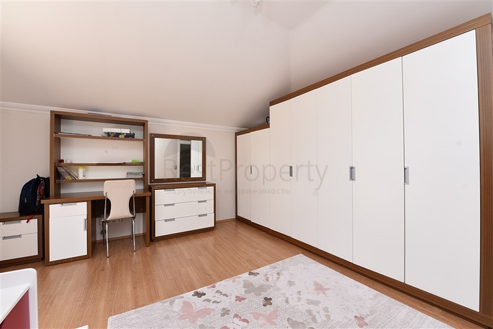 دوبلكس مؤثثة في مركز الانيا 