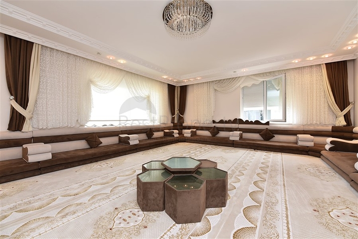 دوبلكس مؤثثة في مركز الانيا 