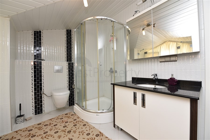 دوبلكس مؤثثة في مركز الانيا 