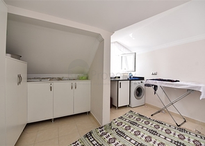 دوبلكس مؤثثة في مركز الانيا 