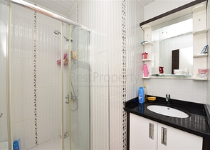 دوبلكس مؤثثة في مركز الانيا 