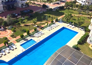 غرفتي نوم وصالة ضمن مجمع سكني في مهموتلار -بسعر جيد 