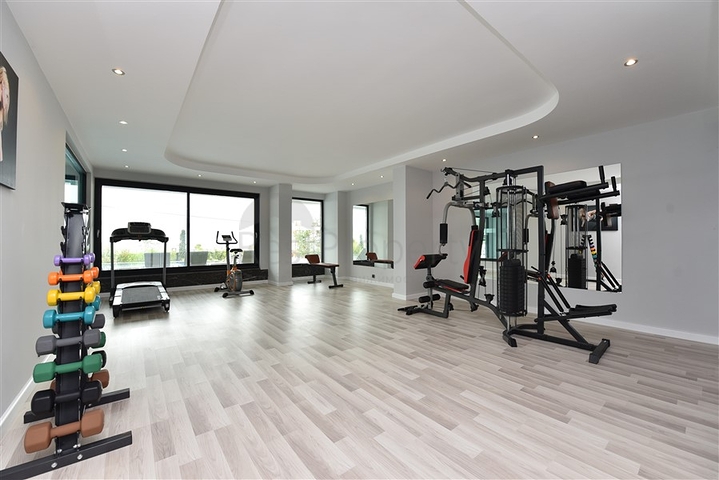 اول صف على البحر - غرفتي نوم وصالة ضمن مجمع حديث 