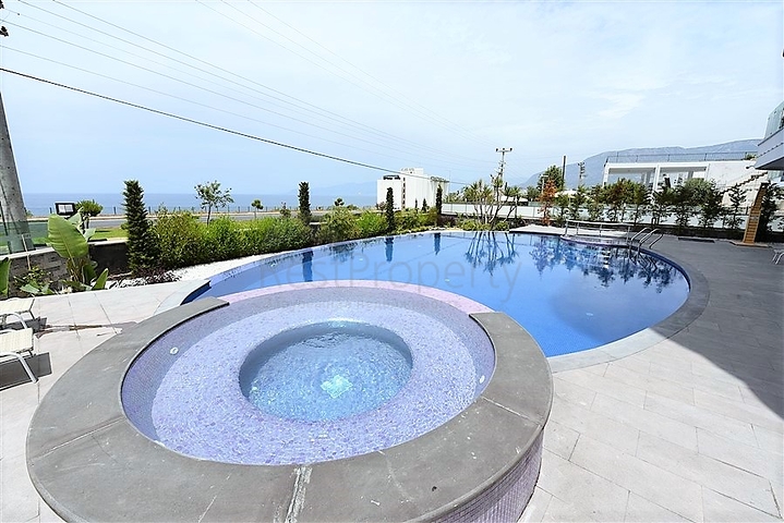 اول صف على البحر - غرفتي نوم وصالة ضمن مجمع حديث 