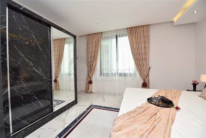 اول صف على البحر - غرفتي نوم وصالة ضمن مجمع حديث 