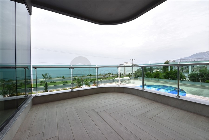 اول صف على البحر - غرفتي نوم وصالة ضمن مجمع حديث 