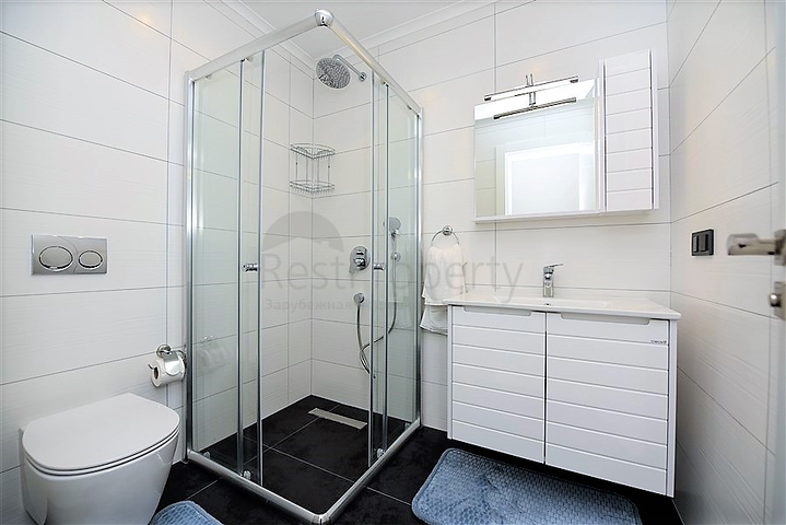 اول صف على البحر - غرفتي نوم وصالة ضمن مجمع حديث 