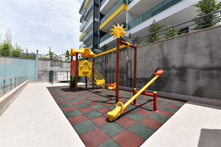 اول صف على البحر - غرفتي نوم وصالة ضمن مجمع حديث 