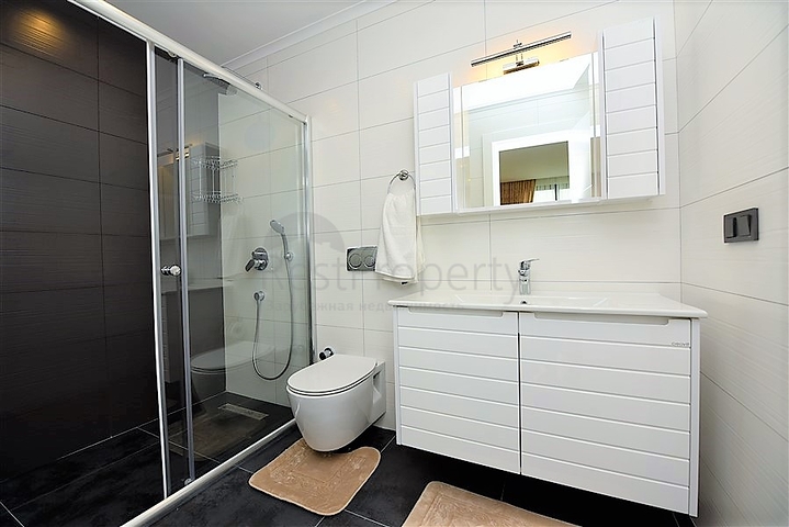 اول صف على البحر - غرفتي نوم وصالة ضمن مجمع حديث 