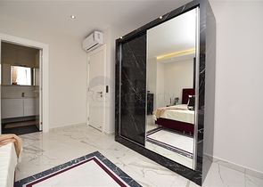 اول صف على البحر - غرفتي نوم وصالة ضمن مجمع حديث 