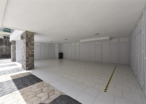 اول صف على البحر - غرفتي نوم وصالة ضمن مجمع حديث 