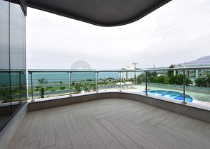 اول صف على البحر - غرفتي نوم وصالة ضمن مجمع حديث 