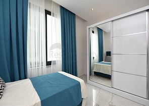 اول صف على البحر - غرفتي نوم وصالة ضمن مجمع حديث 