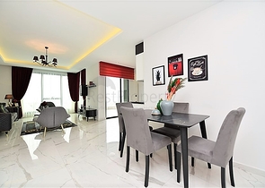 اول صف على البحر - غرفتي نوم وصالة ضمن مجمع حديث 