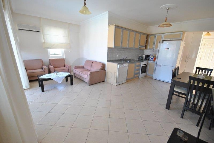 شقة فسيحة 3 + 1 مع أثاث في Camyuva Kemer