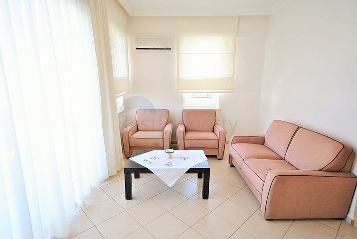 شقة فسيحة 3 + 1 مع أثاث في Camyuva Kemer