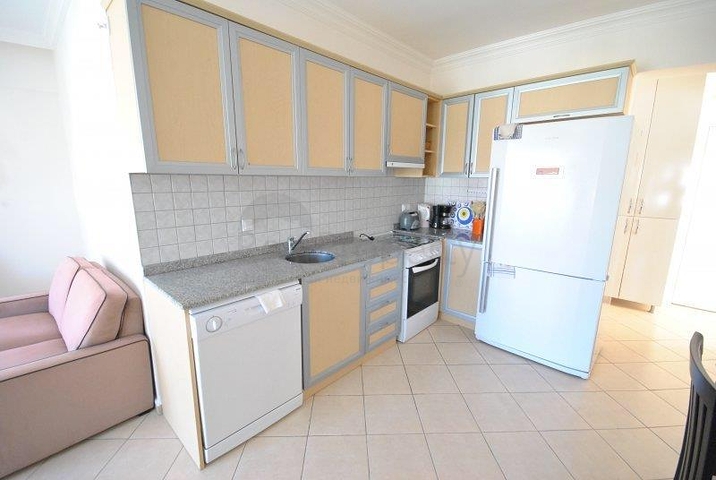 شقة فسيحة 3 + 1 مع أثاث في Camyuva Kemer