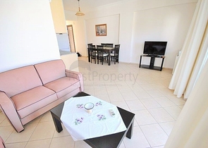 شقة فسيحة 3 + 1 مع أثاث في Camyuva Kemer