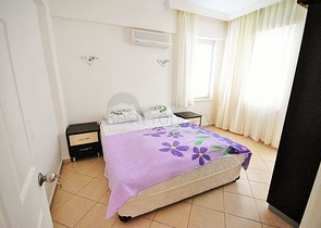 شقة فسيحة 3 + 1 مع أثاث في Camyuva Kemer