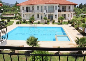 شقة فسيحة 3 + 1 مع أثاث في Camyuva Kemer