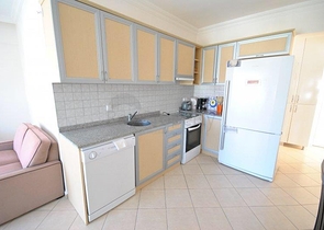 شقة فسيحة 3 + 1 مع أثاث في Camyuva Kemer