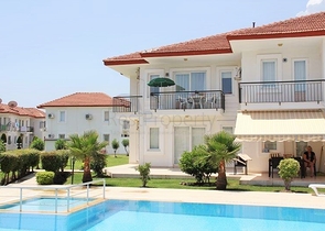 شقة فسيحة 3 + 1 مع أثاث في Camyuva Kemer